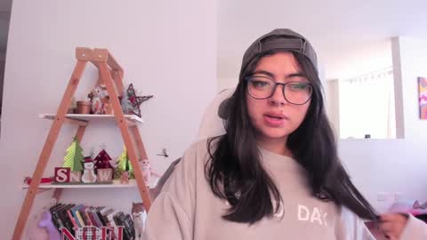Sarah Ana Banana online show from December 30, 11:48 am