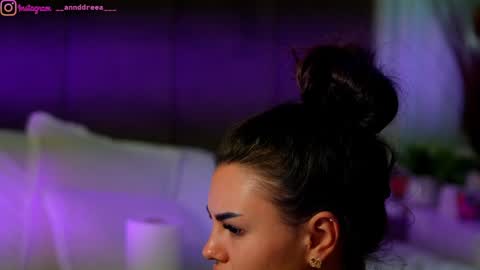 Dee online show from September 27, 3:43 pm