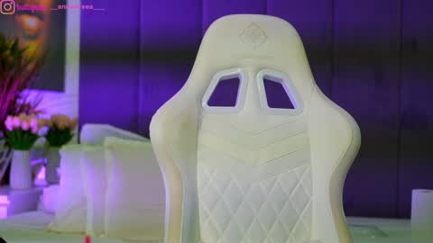 Dee online show from November 17, 5:26 pm