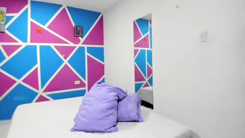 perla online show from February 12, 4:49 am