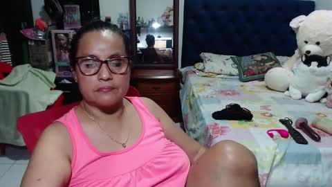 Snapshot of pervert_mommy_x chatting on February 4, 3:47 pm SAMY online show from February 4, 3:47 pm