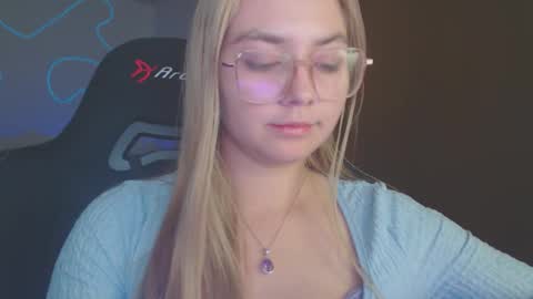 petalkiss online show from October 7, 6:26 pm