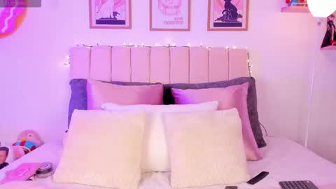 Im Rosse but u can call me Rossie or Rosita . online show from October 28, 12:11 am