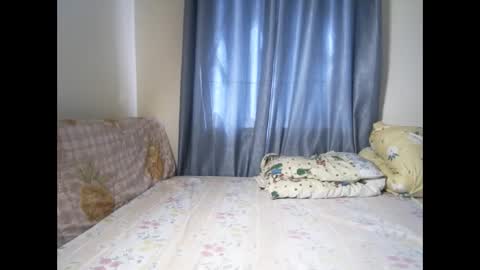 petite_funnie online show from September 24, 7:37 am