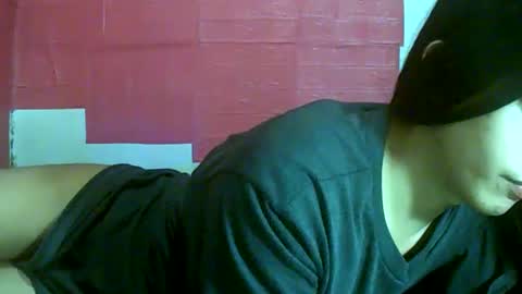 Snapshot of petite_jzee chatting on March 9, 11:56 pm jzee online show from March 9, 11:56 pm