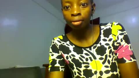 Snapshot of petite_queen001 chatting on October 10, 12:55 pm petite_queen001 online show from October 10, 12:55 pm