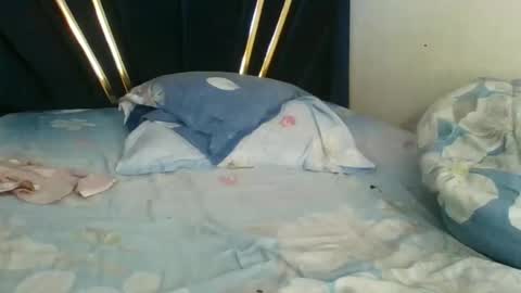 petite_shan online show from March 22, 8:29 am