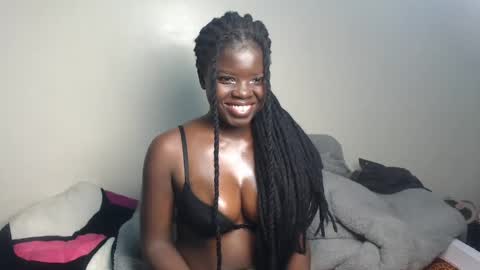 petitebeautyy online show from May 25, 10:27 pm