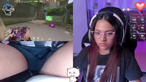 Snapshot of petitesofia_ chatting on March 9, 10:52 pm Sofia online show from March 9, 10:52 pm