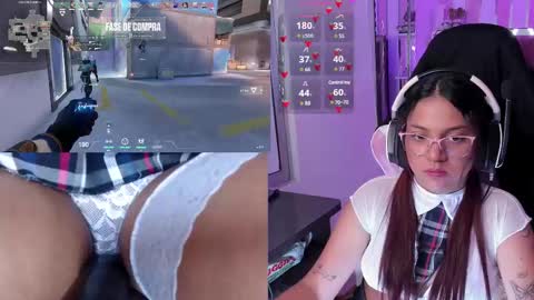 Snapshot of petitesofia_ chatting on March 11, 5:57 pm Sofia online show from March 11, 5:57 pm