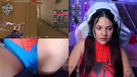 Snapshot of petitesofia_ chatting on February 13, 5:01 pm Sofia online show from February 13, 5:01 pm