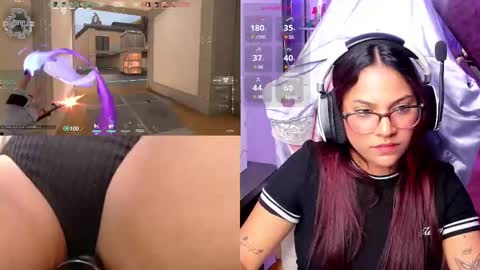 Snapshot of petitesofia_ chatting on February 10, 5:41 pm Sofia online show from February 10, 5:41 pm