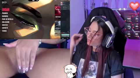 Snapshot of petitesofia_ chatting on March 9, 4:44 pm Sofia online show from March 9, 4:44 pm