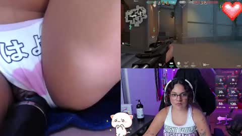 Snapshot of petitesofia_ chatting on February 20, 6:13 pm Sofia online show from February 20, 6:13 pm