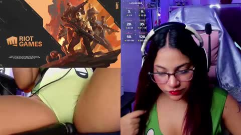 Snapshot of petitesofia_ chatting on February 9, 2:40 pm Sofia online show from February 9, 2:40 pm