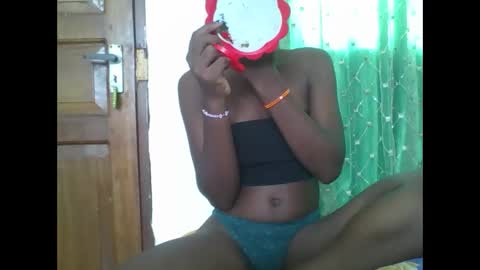 petitesweetchiq online show from December 1, 9:40 am