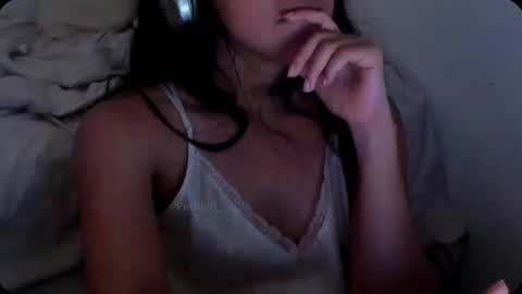 Snapshot of petitgirl_ chatting on February 25, 9:58 pm J A S S online show from February 25, 9:58 pm