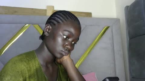 petitte_gyaal online show from November 23, 12:14 pm