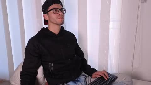 phantom_bigger1 online show from September 26, 2:03 pm