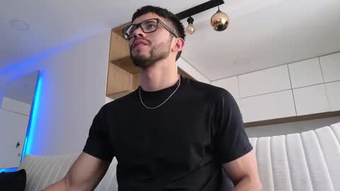 phantom_bigger1 online show from November 9, 4:21 pm