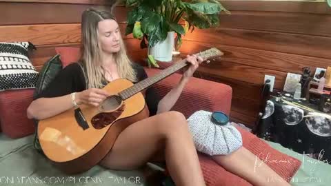 PHOENIX TAYLOR online show from August 7, 7:12 pm