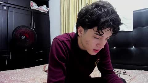 picaszomilos350 online show from February 6, 6:17 am