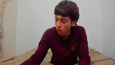 picaszomilos350 online show from April 17, 7:22 am