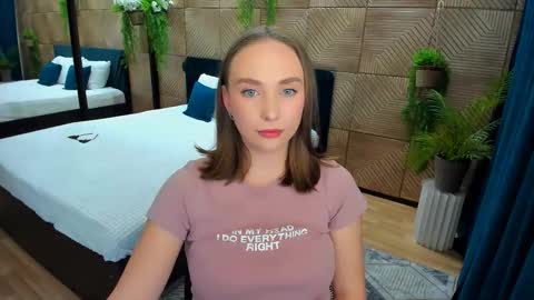 Snapshot of pieceofinspiration chatting on September 18, 7:51 pm Emelie online show from September 18, 7:51 pm