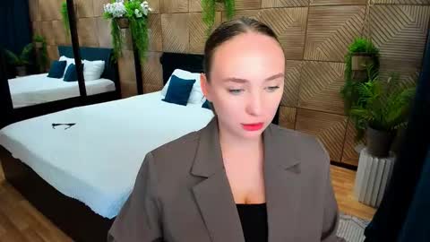 Snapshot of pieceofinspiration chatting on September 8, 4:28 pm Emelie online show from September 8, 4:28 pm