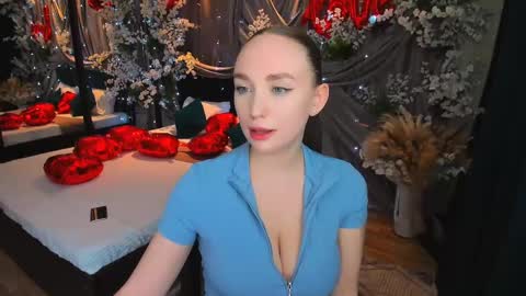 Snapshot of pieceofinspiration chatting on February 21, 7:43 pm Emelie online show from February 21, 7:43 pm