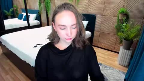 Snapshot of pieceofinspiration chatting on September 13, 10:17 am Emelie online show from September 13, 10:17 am