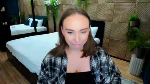 Snapshot of pieceofinspiration chatting on September 16, 7:39 pm Emelie online show from September 16, 7:39 pm
