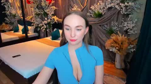 Snapshot of pieceofinspiration chatting on February 24, 11:09 pm Emelie online show from February 24, 11:09 pm