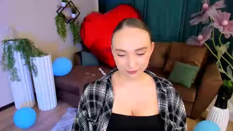 Snapshot of pieceofinspiration chatting on September 11, 7:59 pm Emelie online show from September 11, 7:59 pm