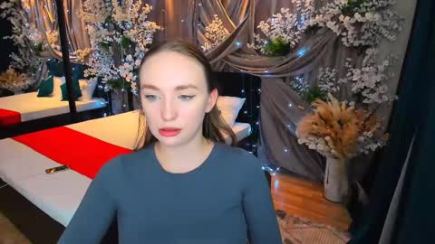 Snapshot of pieceofinspiration chatting on February 10, 6:24 pm Emelie online show from February 10, 6:24 pm