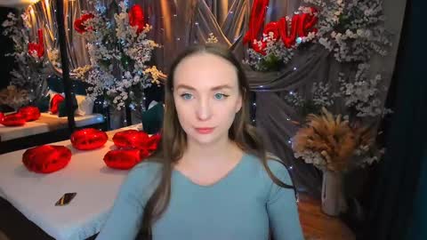 Snapshot of pieceofinspiration chatting on February 19, 12:25 am Emelie online show from February 19, 12:25 am