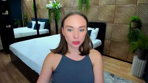 Snapshot of pieceofinspiration chatting on September 15, 7:37 pm Emelie online show from September 15, 7:37 pm