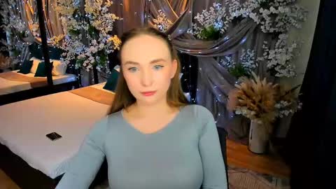 Snapshot of pieceofinspiration chatting on March 9, 1:26 pm Emelie online show from March 9, 1:26 pm