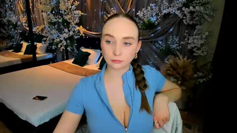 Snapshot of pieceofinspiration chatting on March 11, 10:20 pm Emelie online show from March 11, 10:20 pm