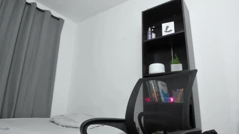 Snapshot of pierrevidal chatting on February 26, 1:11 pm Pierre online show from February 26, 1:11 pm