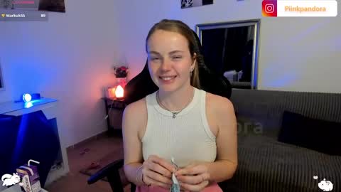 PiinkPandora online show from April 2, 8:05 pm