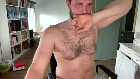 pilou online show from February 3, 11:58 am