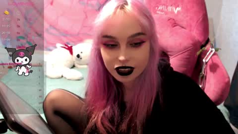 Snapshot of pineapple_dope chatting on December 2, 6:16 pm Nancy online show from December 2, 6:16 pm