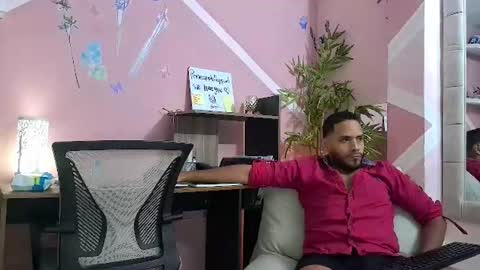 pineappleflipped online show from August 5, 2:19 am