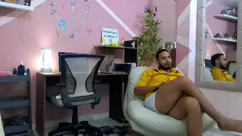 pineappleflipped online show from July 22, 2:03 am
