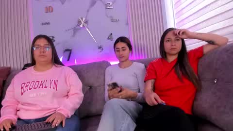 pink_as online show from February 23, 1:24 pm