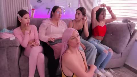 pink_as online show from February 6, 1:36 pm