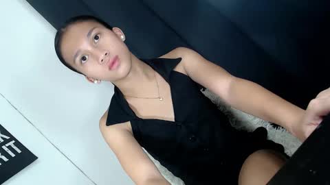 pinkdollbaby_ online show from April 15, 8:20 pm