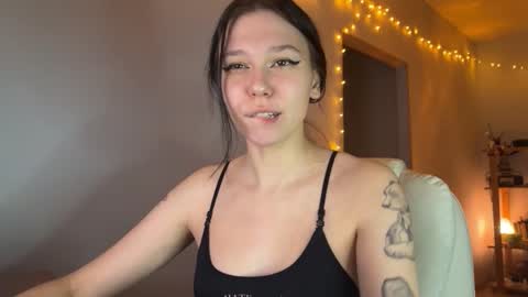 pinkdollylovv online show from December 3, 8:20 pm