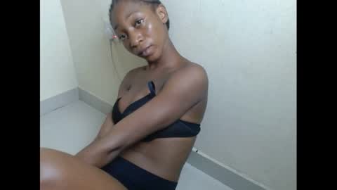 pinknjuicyx online show from December 11, 8:18 pm